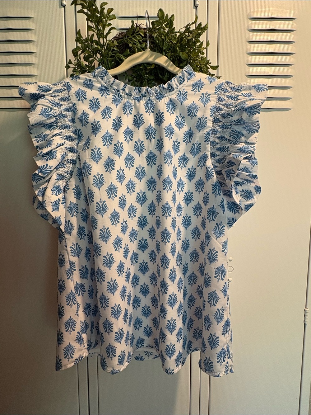 J. MARIE Ruffle Sleeve Top Size Small Blue Block Print Preppy